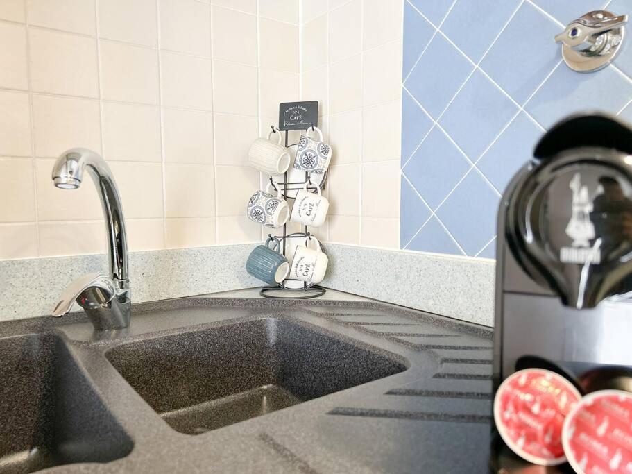 شقة Elegante Mansarda 300Mt Dal Mare - Centro - Wifi سافونا المظهر الخارجي الصورة